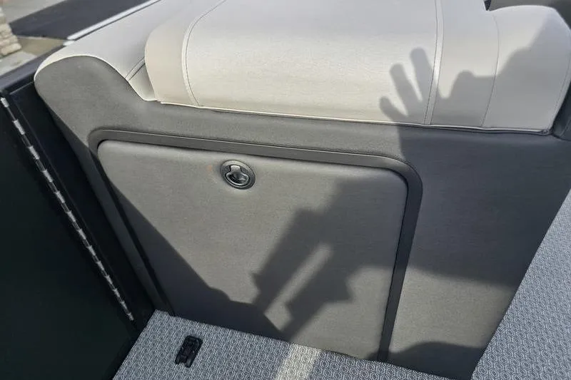 Slide: The Image of Evotti 521QL 2026 boat seat with storage compartment and shadow on upholstery. - 17