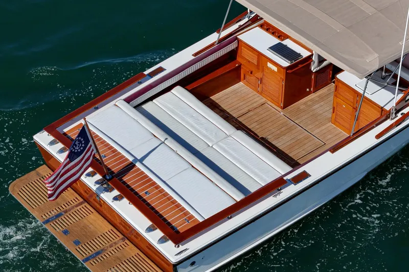 Slide: The Image of 1991 Windsor Craft 31 Sport Cruiser with elegant deck and American flag on water. - 15