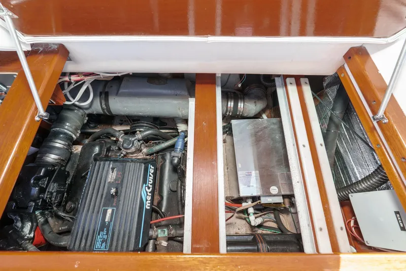 Slide: The Image of Engine compartment of 1991 Windsor Craft 31 Sport Cruiser with MerCruiser components. - 54