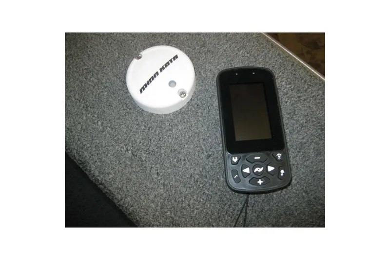 Slide: The Image of Remote control and Minn Kota device on Lund 1775 Impact SS boat, 2016 model. - 18