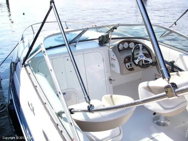 Slide: The Image of Four Winns 215 Sundowner 2006 - 9