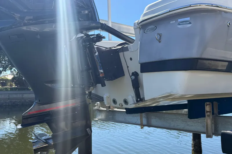 Slide: The Image of 2022 NauticStar 231 Hybrid boat engine and stern on a lift. - 41