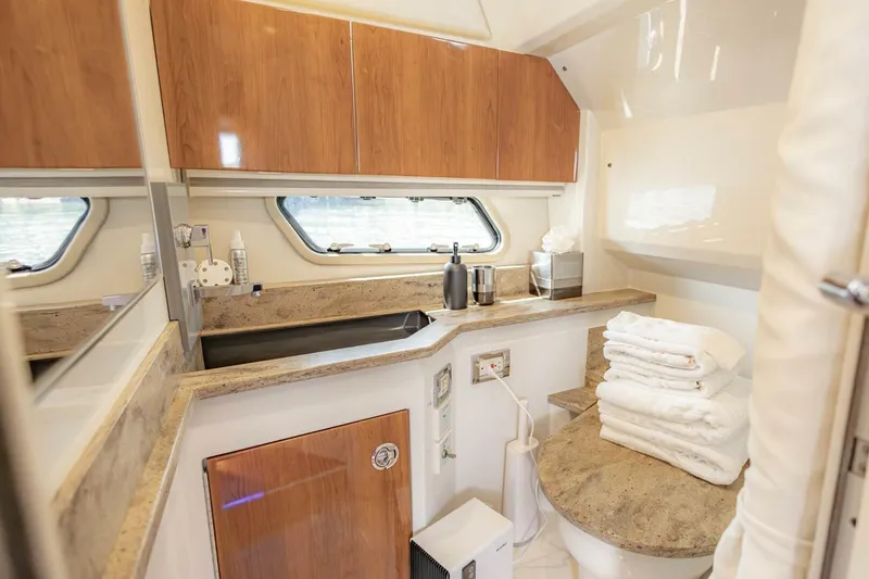 Slide: The Image of Luxurious bathroom interior of 2018 Formula 430 Super Sport Crossover yacht. - 28
