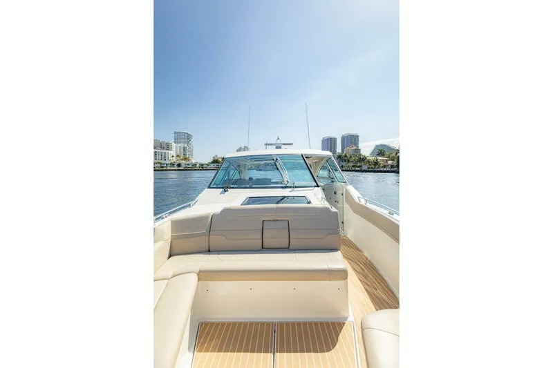 Slide: The Image of 2018 Formula 430 Super Sport Crossover boat on water, city skyline in background. - 37