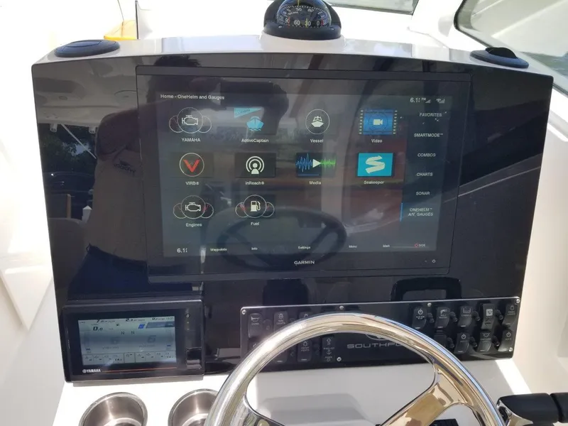 Slide: The Image of Southport 33 DC 2021 helm with touchscreen display. - 13