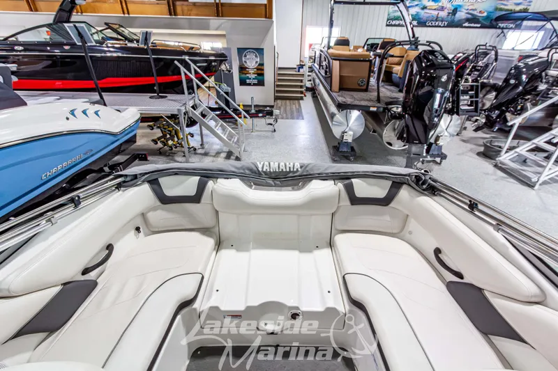 Slide: The Image of 2014 Yamaha Boats SX190 interior at Lakeside Marina showroom. - 11
