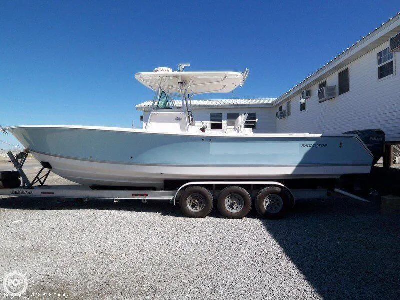 Slide: The Image of Regulator Marine 32 FS Center Console 2005 - 1
