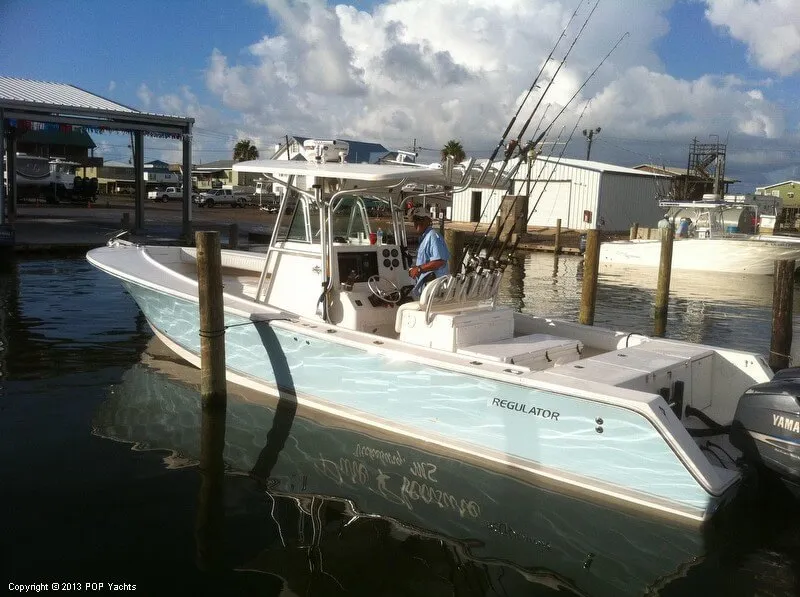 Slide: The Image of Regulator Marine 32 FS Center Console 2005 - 2