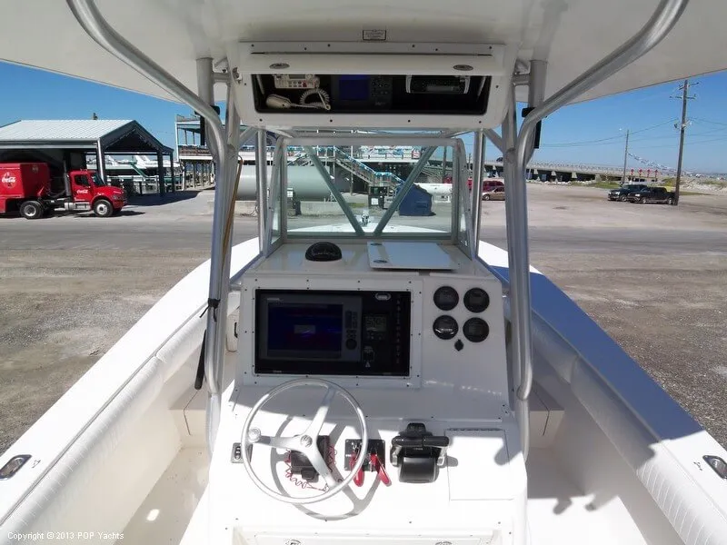 Slide: The Image of Regulator Marine 32 FS Center Console 2005 - 4