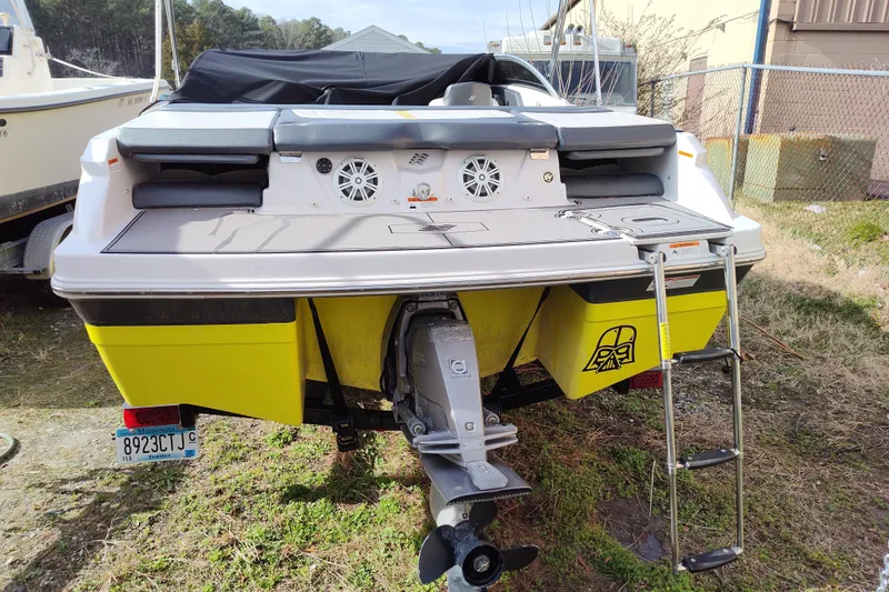 Slide: The Image of 2017 Four Winns 200 Horizon LE boat, rear view with ladder and propeller. - 4