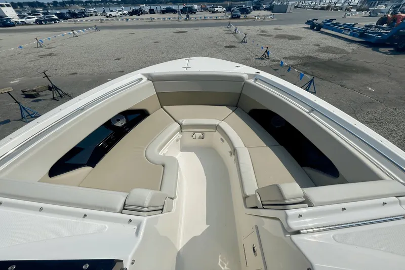Slide: The Image of Boston Whaler 280 Vantage 2022 - 23