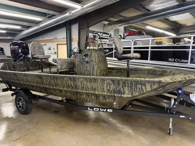 The Image of Lowe Roughneck Center Console RX1760 Pathfinder 2026 - 1