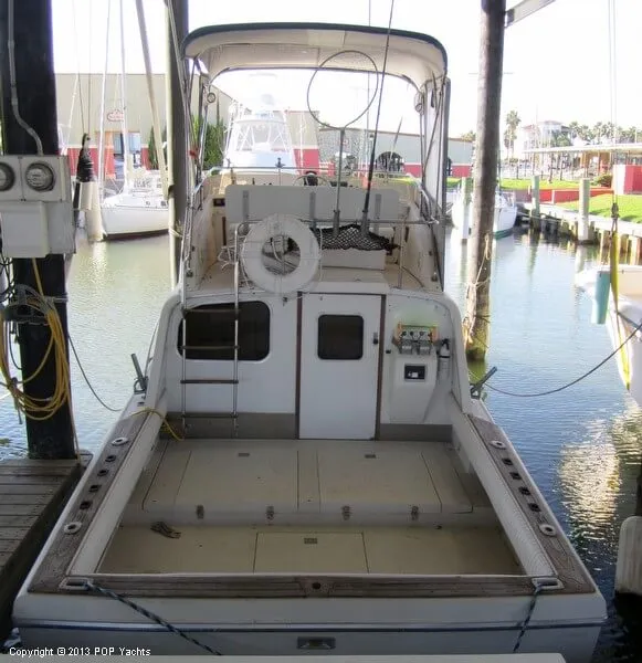 Slide: The Image of Phoenix Bass Boat 29 Flybridge 1986 - 2