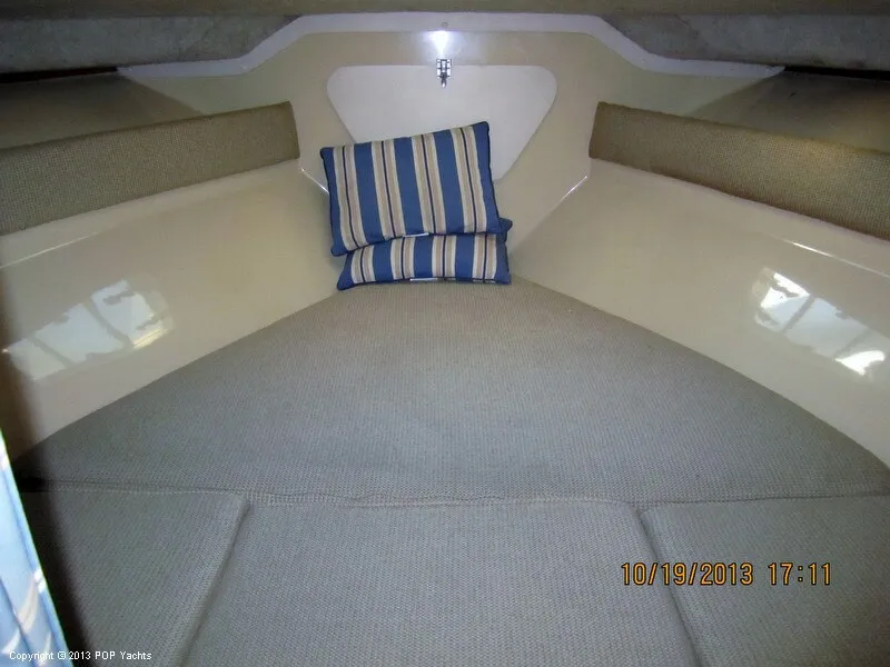 Slide: The Image of Phoenix Bass Boat 29 Flybridge 1986 - 8