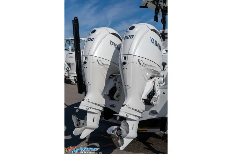 Slide: The Image of Twin Yamaha 200 outboard engines on a 2025 Sea Hunt Gamefish 25 boat. - 11