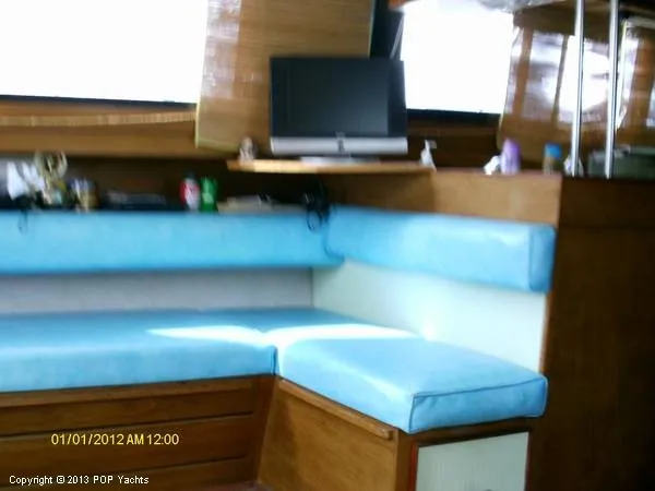Slide: The Image of Carver Yachts 33 Mariner 1984 - 3