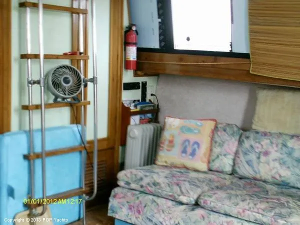 Slide: The Image of Carver Yachts 33 Mariner 1984 - 8