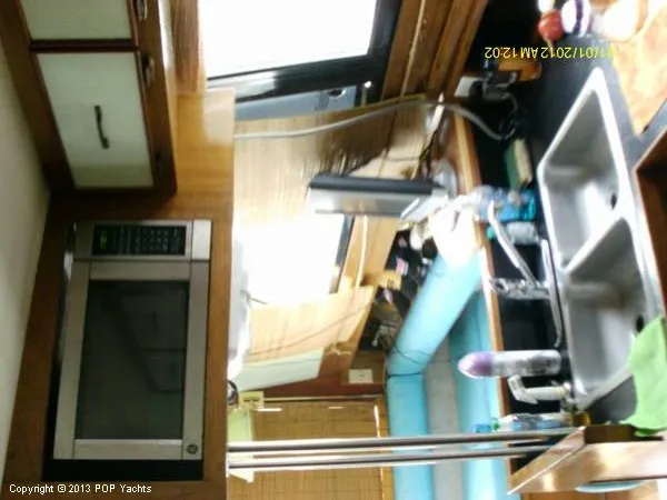 Slide: The Image of Carver Yachts 33 Mariner 1984 - 9