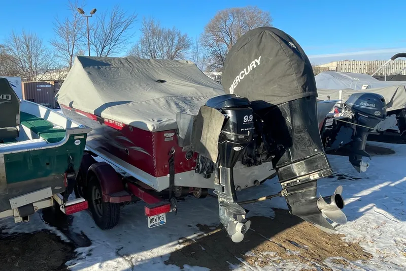 Slide: The Image of 2007 Lund 1900 Pro-V IFS/SE fishing boat on display in showroom. - 1