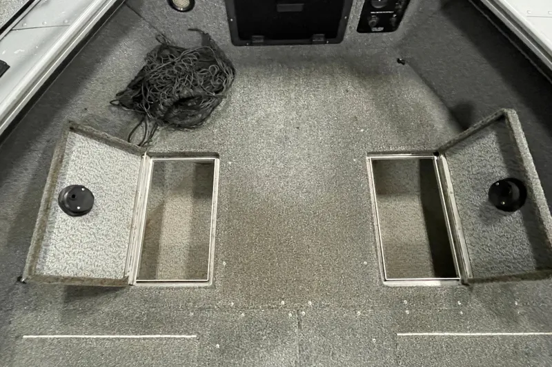 Slide: The Image of 2007 Lund 1900 Pro-V IFS/SE boat interior with open storage compartments. - 11