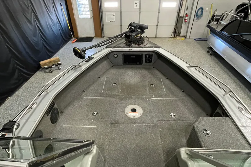 Slide: The Image of 2007 Lund 1900 Pro-V IFS/SE boat interior with trolling motor in garage setting. - 6
