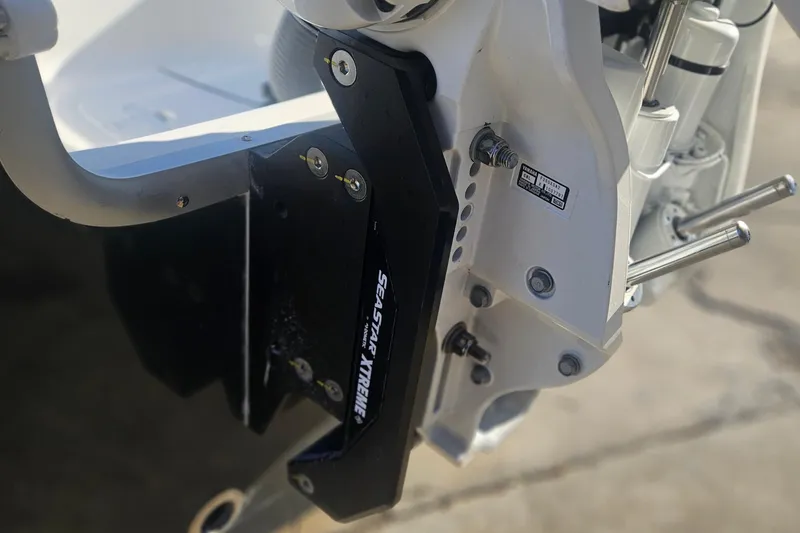 Slide: The Image of 2026 Sea Hunt BX 25 FS boat with SeaStar Xtreme hydraulic steering system. - 5