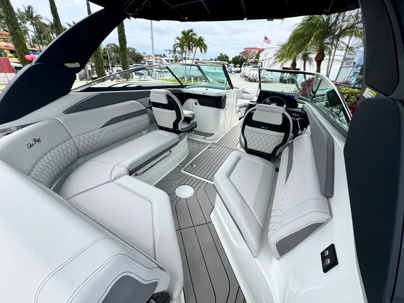 Slide: The Image of Sea Ray SLX 260 Outboard 2026 - 13