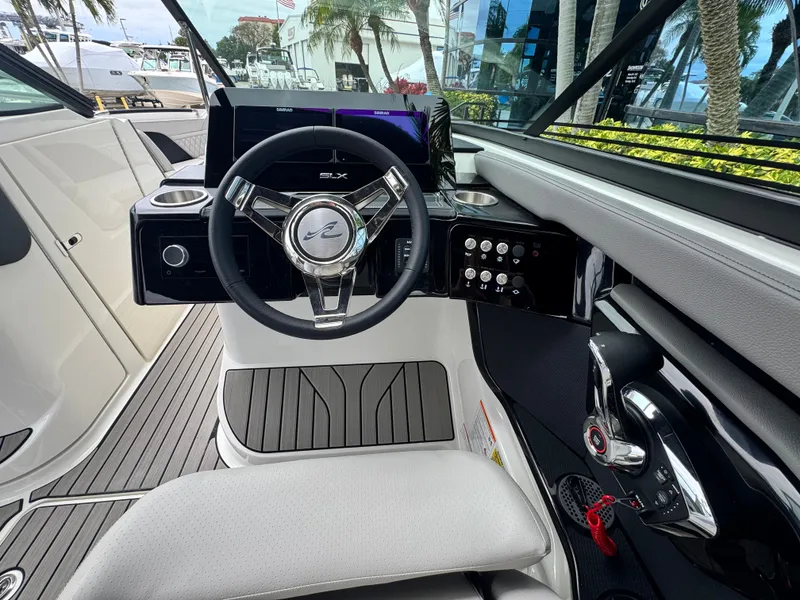 Slide: The Image of Sea Ray SLX 260 Outboard 2026 - 19