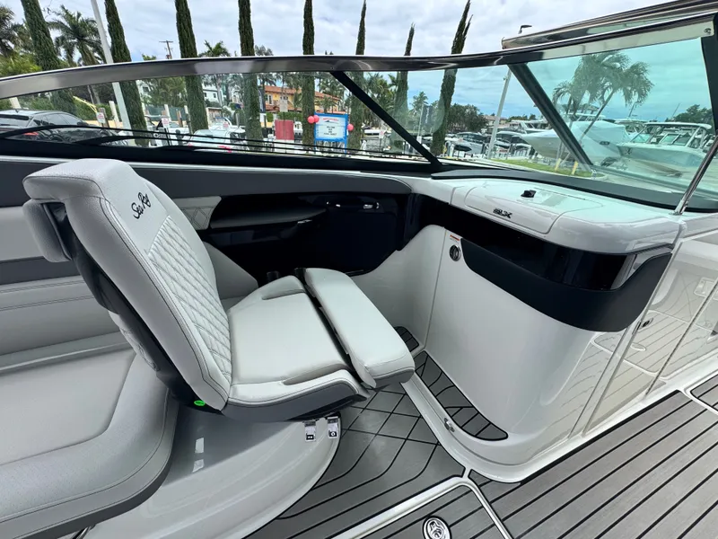 Slide: The Image of Sea Ray SLX 260 Outboard 2026 - 21