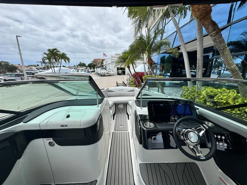 Slide: The Image of Sea Ray SLX 260 Outboard 2026 - 24