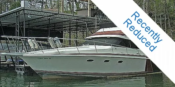 Slide: The Image of Trojan 33 International Flybridge Sportfish 1982 - 0