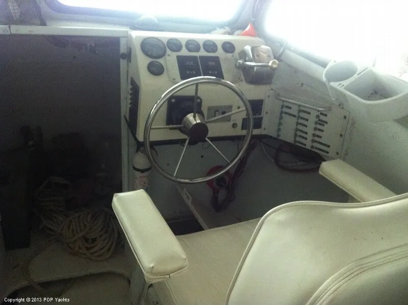 Slide: The Image of C-Hawk 25 Cabin 1986 - 5