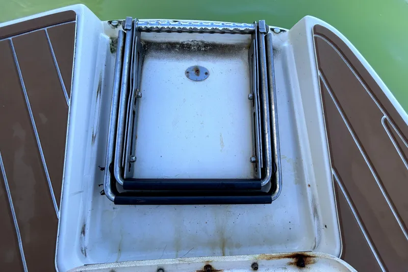 Slide: The Image of 2007 Sea Ray 260 Sundeck swim platform with foldable ladder. - 29