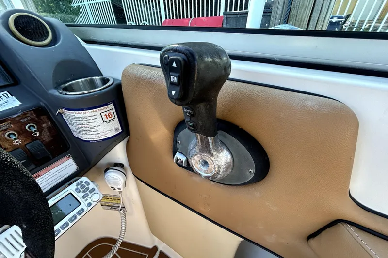 Slide: The Image of 2007 Sea Ray 260 Sundeck throttle control and dashboard details. - 69