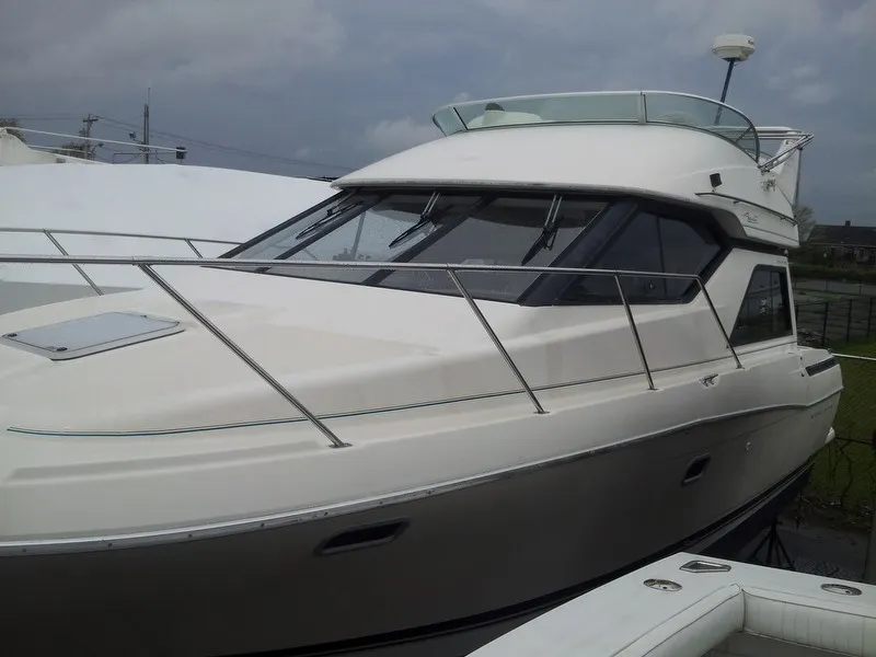 Slide: The Image of Bayliner 3258 Command Bridge 1995 - 1
