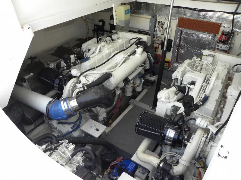 Slide: The Image of Luhrs 360 SX 2005 - 11