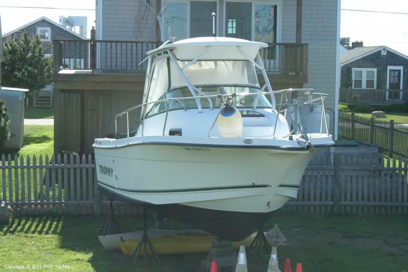Slide: The Image of Bayliner 2352 Trophy 2003 - 1
