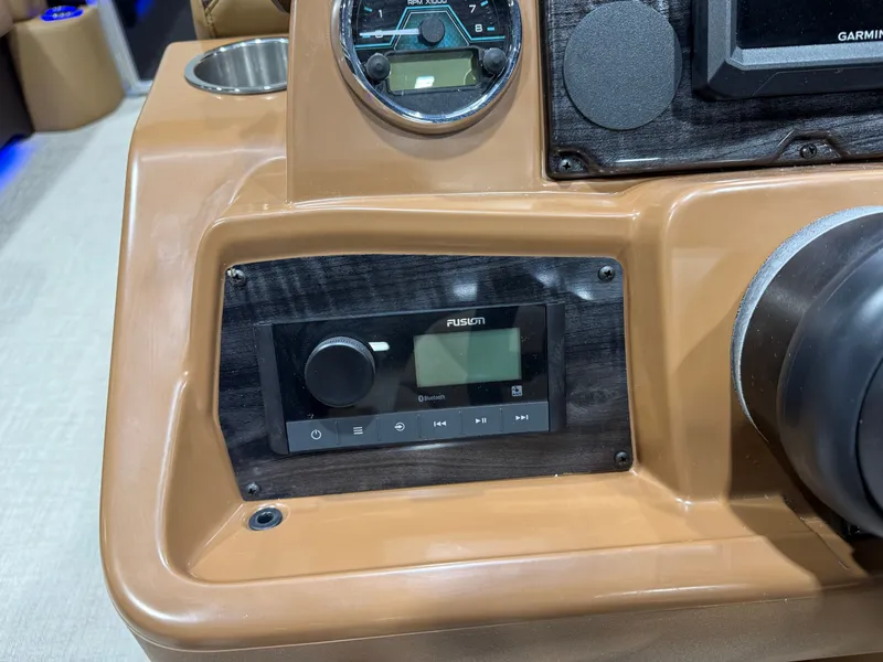 Slide: The Image of Tahoe Sport 2385 Swingback (VRB) Tritoon & Honda 4-Stroke EFI 2026 - 12