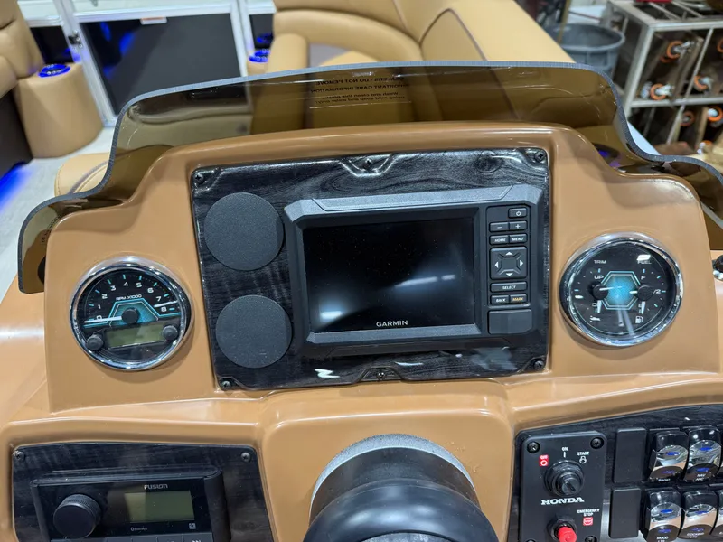 Slide: The Image of Tahoe Sport 2385 Swingback (VRB) Tritoon & Honda 4-Stroke EFI 2026 - 13