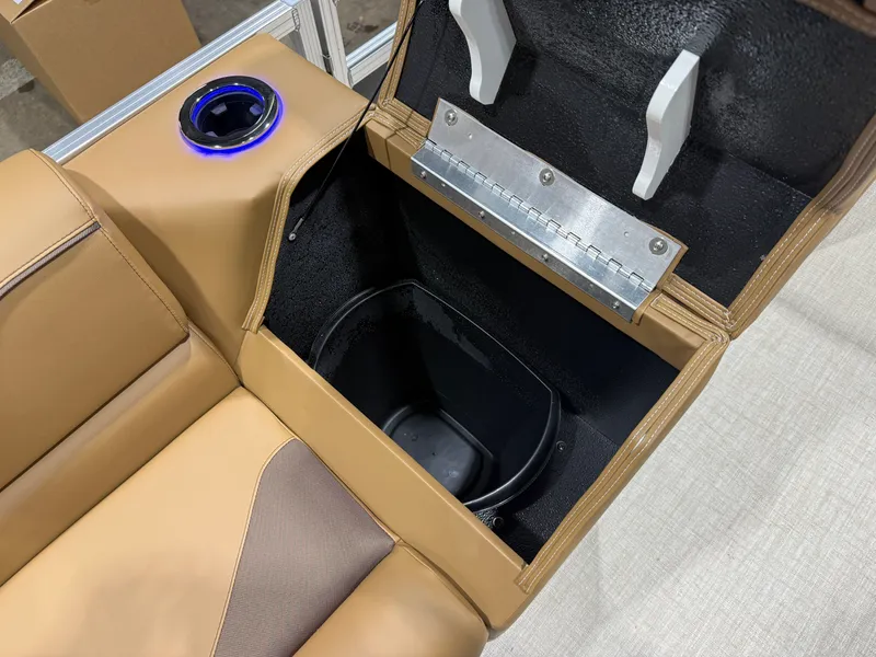 Slide: The Image of Tahoe Sport 2385 Swingback (VRB) Tritoon & Honda 4-Stroke EFI 2026 - 25