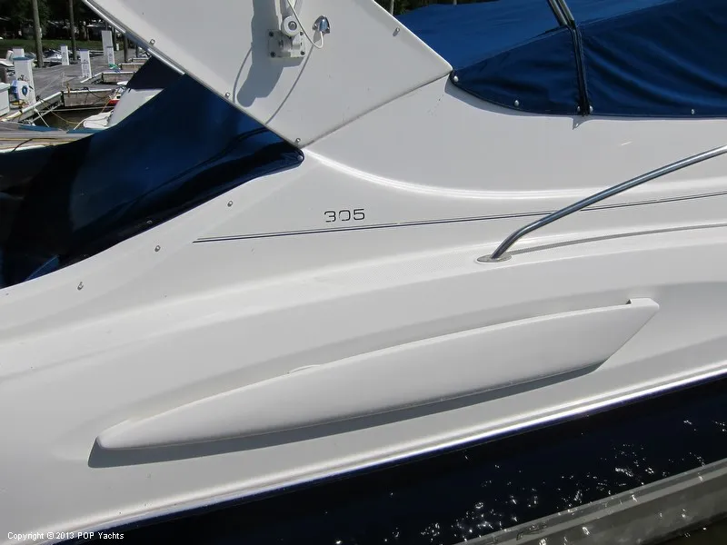 Slide: The Image of Bayliner 305 SB 2005 - 5