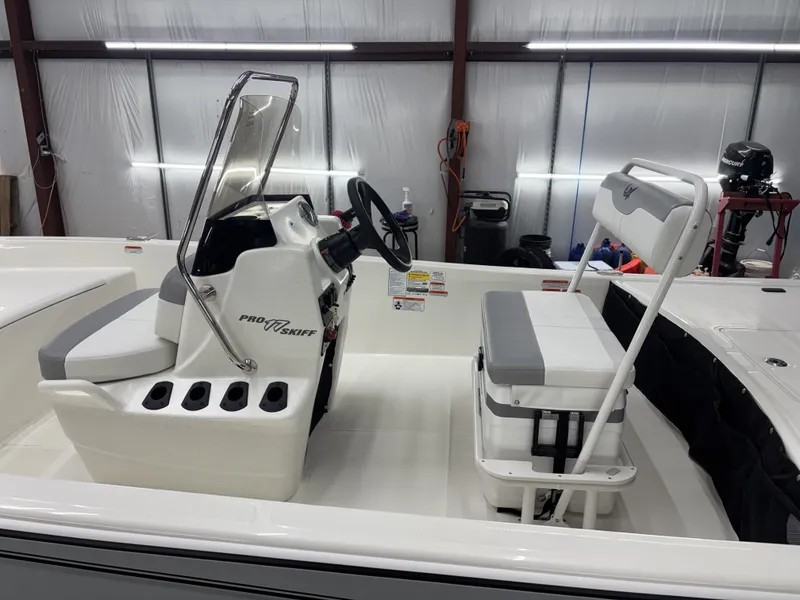 Slide: The Image of Mako Pro Skiff 17 CC 2026 - 4