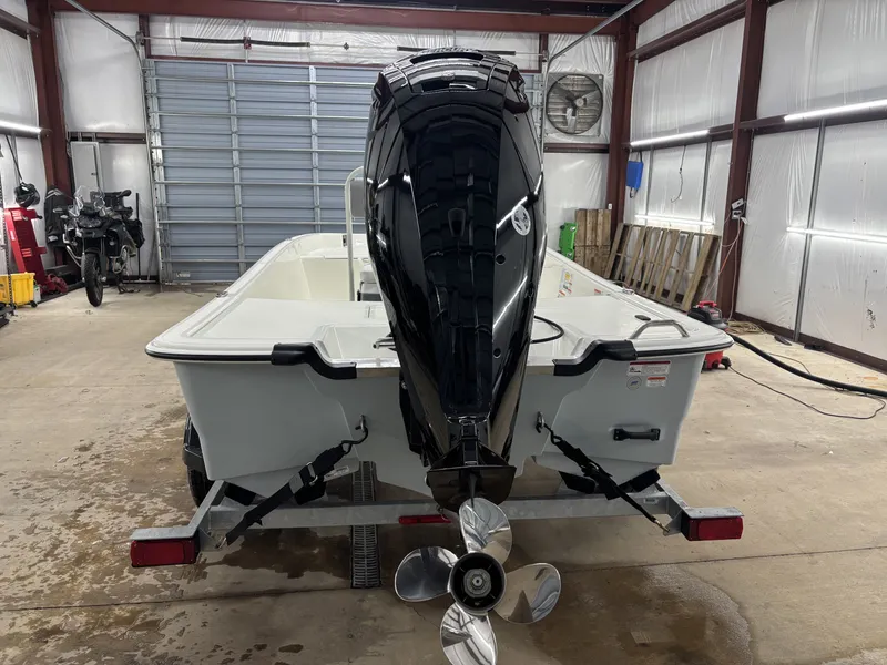 Slide: The Image of Mako Pro Skiff 17 CC 2026 - 6