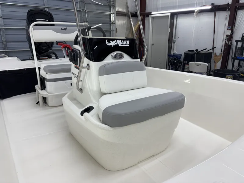 Slide: The Image of Mako Pro Skiff 17 CC 2026 - 8