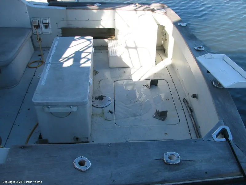 Slide: The Image of Bertram 33 Flybridge Fisherman 1980 - 11
