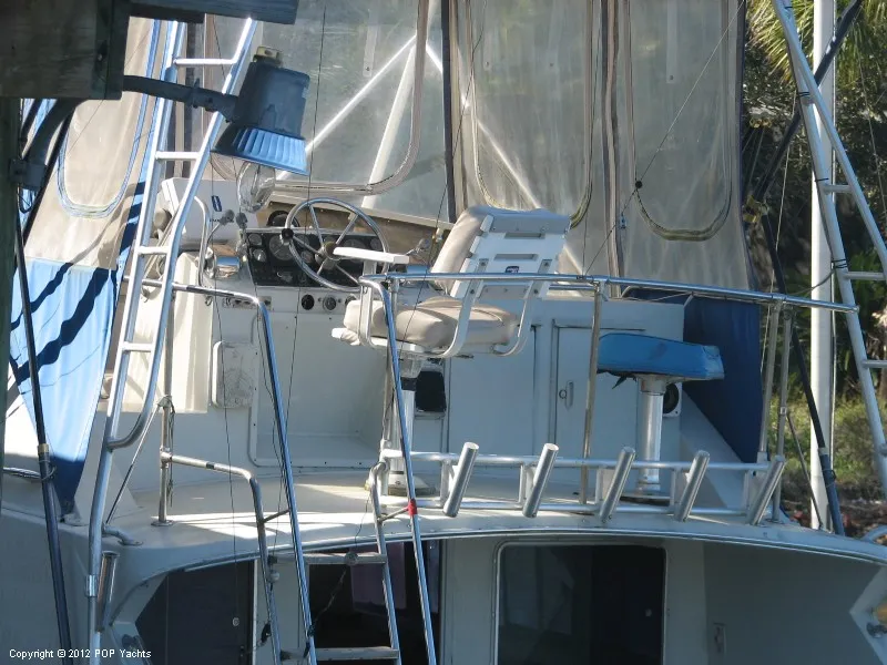 Slide: The Image of Bertram 33 Flybridge Fisherman 1980 - 3