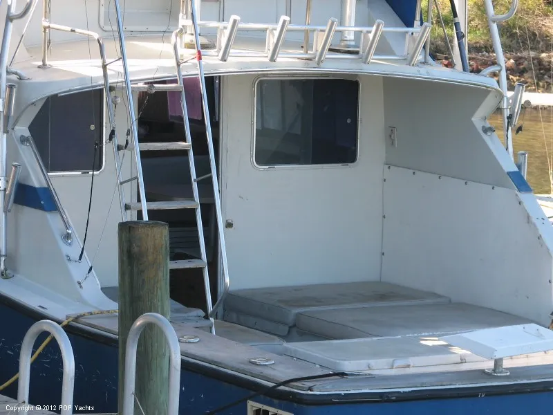 Slide: The Image of Bertram 33 Flybridge Fisherman 1980 - 4