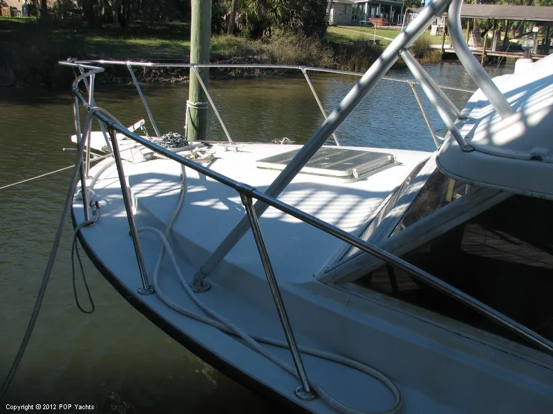 Slide: The Image of Bertram 33 Flybridge Fisherman 1980 - 8