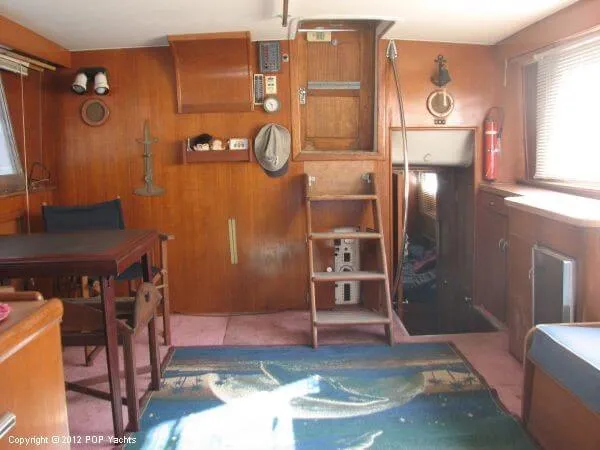 Slide: The Image of Hatteras 41 DCMY Diesel 1968 - 7
