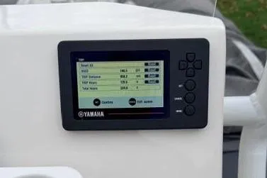 Slide: The Image of Yamaha display on Highfield 640 Deluxe 2019 boat. - 9